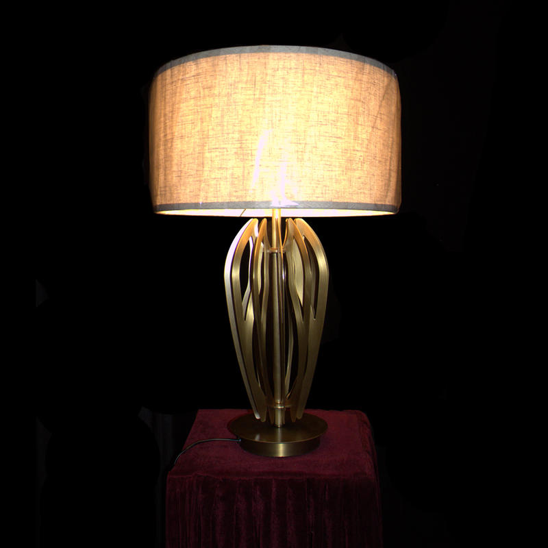 European Style Table Lamp (D420 H680-1)